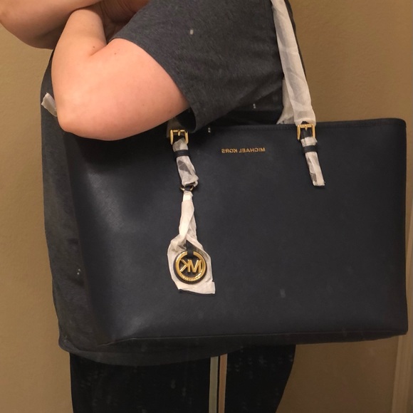 Michael Kors Medium Jet Set Travel Tote NWT - Picture 12 of 12